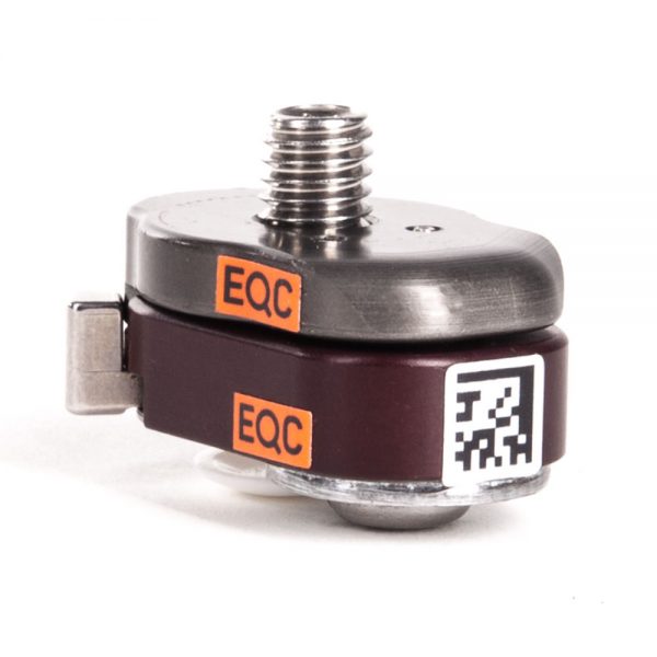 16x9 Cine Lock Schnellverschluss aus Metall mit 1/4"- und 3/8"-Anschlüssen für Kamerazubehör.