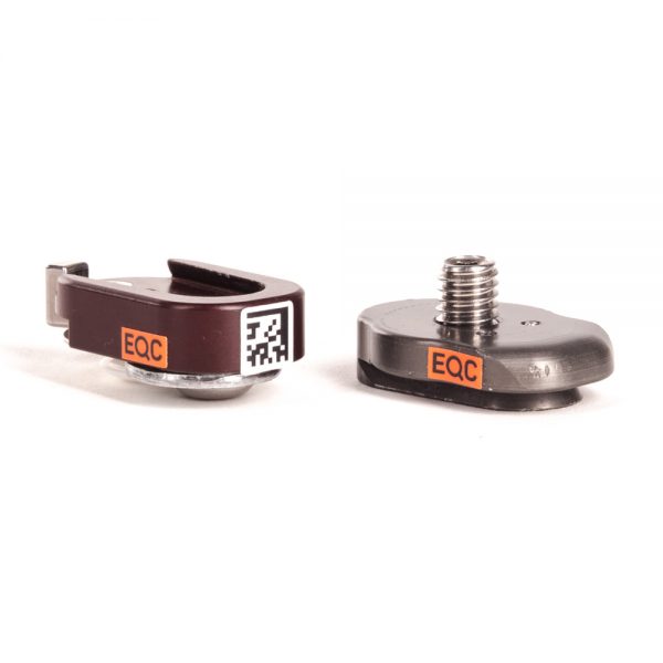 16x9 Cine Lock Schnellverschluss aus Metall mit 1/4"- und 3/8"-Anschlüssen für Kamerazubehör.