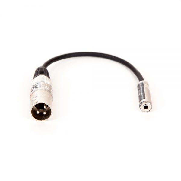 Kurzes Adapterkabel mit 3,5-mm-Stereo-Klinkenbuchse und XLR-Stecker, 20 cm Länge, für Audiogeräte.