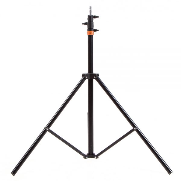 ARRI 050MKA ist ein dreiteiliges Beleuchtungsstativ aus Aluminium mit 16-mm-Zapfen und einer maximalen Höhe von 260 cm.