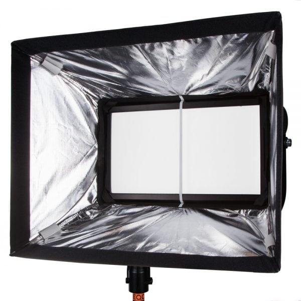 ARRI SkyPanel S60-C, LED-Softlight mit montierter Softbox und reflektierender Innenfläche.