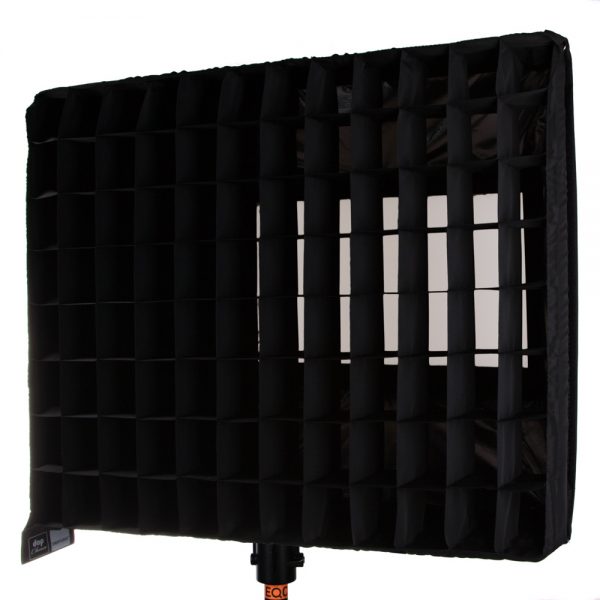 ARRI SkyPanel S60-C, LED-Softlight mit Snapgrid-Aufsatz zur gerichteten Lichtformung.