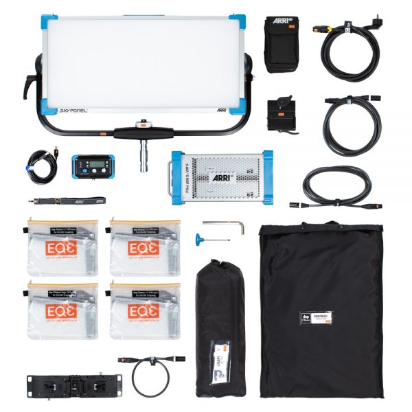 ARRI SkyPanel S60-C, LED-Softlight mit umfangreichem Zubehörpaket aus Kabeln und Diffusoren.