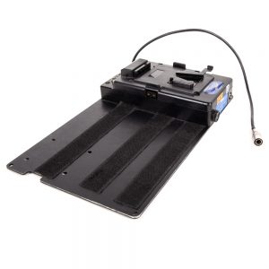 Ambient VPAK V-Mount-Stromversorgung mit vier Hirose-Ausgängen und zusätzlichem 10-Watt-USB-Anschluss.