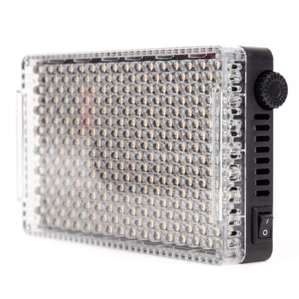 Aputure Amaran AL-F7 LED-Panel mit LCD-Infoanzeige und Drehknopf zur direkten Dimmsteuerung.