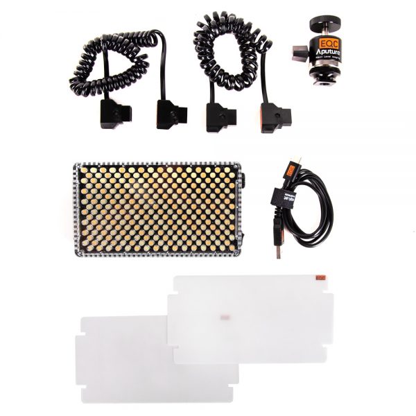 Aputure Amaran AL-F7 LED-Panel-Set mit D-Tap-Kabel, Kaltschuhhalterung und zwei Diffusoren.