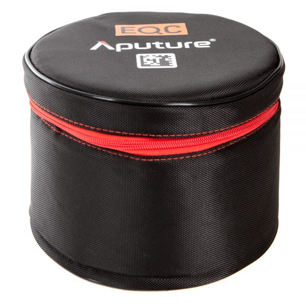 Aputure Fresnel 2X Verstärkerlinse mit passender gepolsterter Original-Tragetasche.