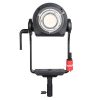 COB-LED-Scheinwerfer vergleichbar mit einer 1200-W-HMI, mit DMX-Steuerung, App-Anbindung und Ladefunktion für V-Mount-Akkus. Aputure Light Storm LS 600d Pro Tageslicht-LED-Scheinwerfer mit 5600 K Farbtemperatur und CRI/TLCI-Wert von 96.