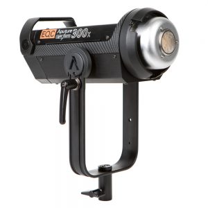 Aputure Light Storm LS 300X Bi-Color-LED-Scheinwerfer mit Farbtemperatur von 2700 bis 6500 K und DMX-Steuerung.