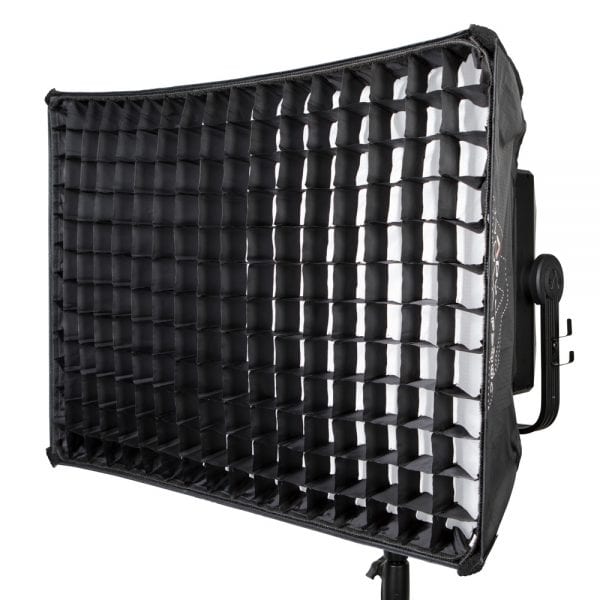 Aputure Nova P300c RGBWW-LED-Flächenleuchte mit Farbtemperaturbereich 2000 bis 10.000 K und 120° Abstrahlwinkel.