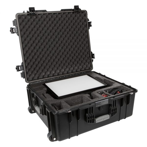 Aputure Nova P300c RGBWW-LED-Flächenleuchte mit Farbtemperaturbereich 2000 bis 10.000 K und 120° Abstrahlwinkel.