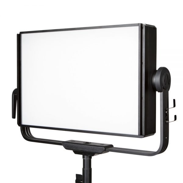 Aputure Nova P300c RGBWW-LED-Flächenleuchte mit Farbtemperaturbereich 2000 bis 10.000 K und 120° Abstrahlwinkel.