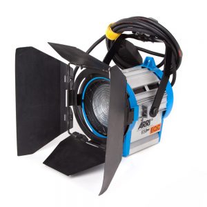 ARRI 650 Plus ist ein 650-Watt-Fresnel-Scheinwerfer mit Abstrahlwinkel von 14,5° Spot bis 52° Flut und GY9.5-Fassung.
