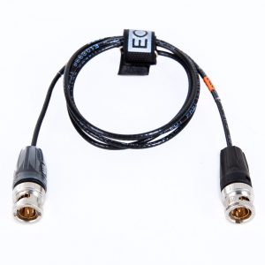 Schlankes BNC-Kabel mit 30 cm Länge für kompakte SDI-Verkabelung direkt am Kamera-Rig.