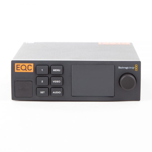 Blackmagic Design MultiView 4 Multiviewer mit vier 6G-SDI-Eingängen und Teranex Mini Smart Panel zur Steuerung.
