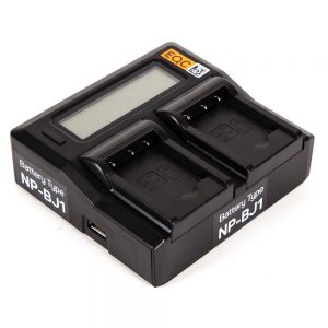 Blumax Dual-Ladegerät für zwei Sony-NP-BJ1-Akkus mit beleuchtetem LCD-Display und USB-Port.