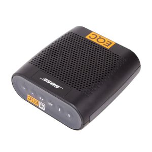 Bose SoundLink Colour Bluetooth-Lautsprecher mit kompaktem Gehäuse und Bedientasten für Bluetooth, Lautstärke und AUX.