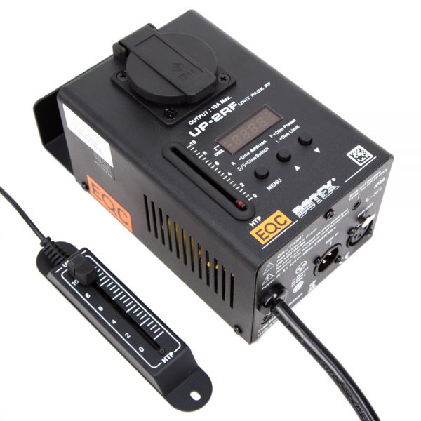 Botex UP-2RF Dimmerpack mit angeschlossener Kabelfernsteuerung zur manuellen Helligkeitsregelung am Set.