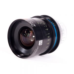 Celere HS 25mm T1.5, ein manuelles Weitwinkel-Cine-Objektiv mit PL- oder EF-Mount und 8-Lamellen-Iris.