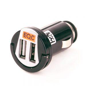 Cellularline Dual USB-KFZ-Ladegerät mit zwei USB-Anschlüssen zum gleichzeitigen Laden zweier Geräte im Auto.