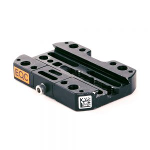CineMilled Universal Mount für den DJI Ronin mit durchgehenden 1/4-Zoll- und 3/8-Zoll-Montagegewinden.