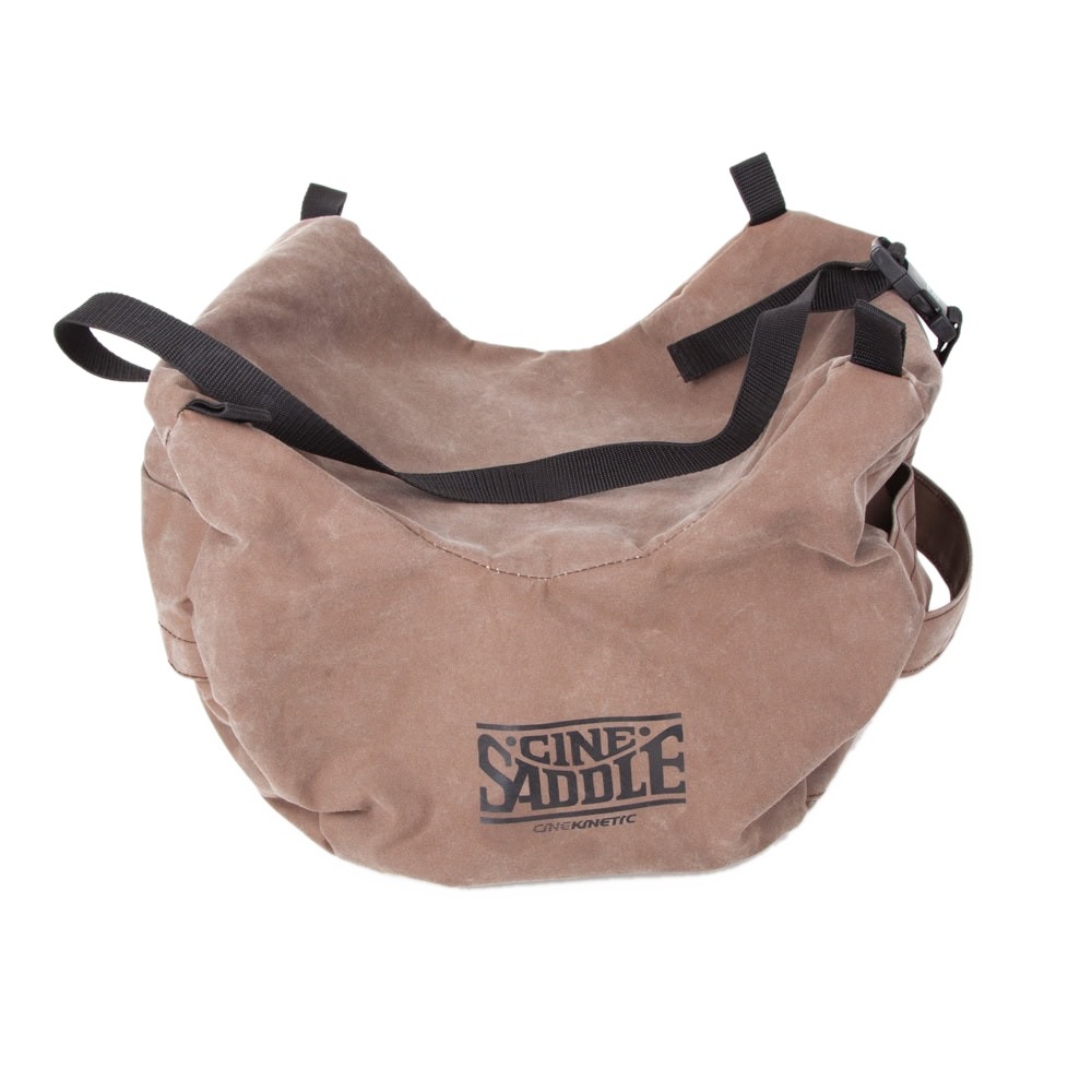 Cinekinetic Cinesaddle, flexibles Kamera-Kissen aus Wildleder zur Kameraabstützung auf unebenen Flächen.