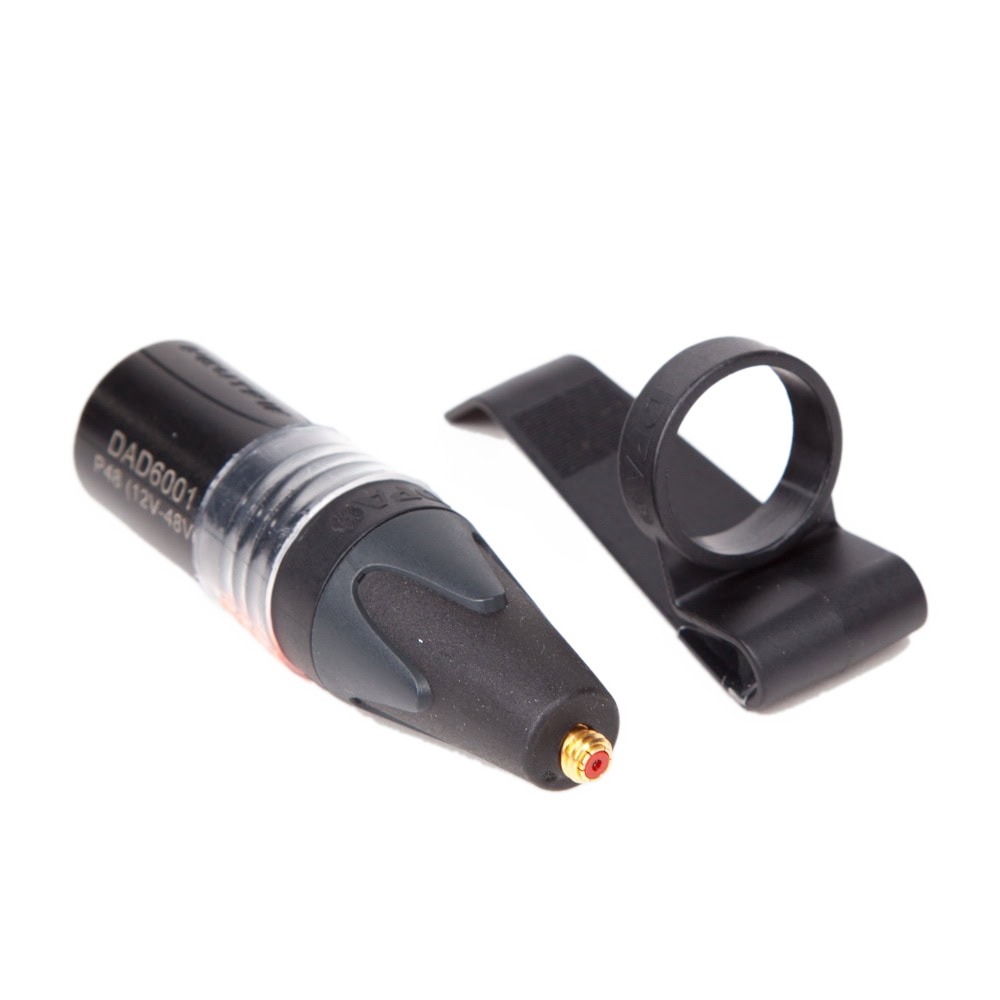 DPA DAD6001-BC MicroDot-zu-XLR3-Adapter mit 48-V-Phantomspeisung und Gürtelclip.