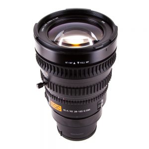 Sony FE PZ 28-135mm f/4 G OSS, Motorzoom-Objektiv mit durchgängiger Blende f/4 und 95-mm-Filtergewinde.