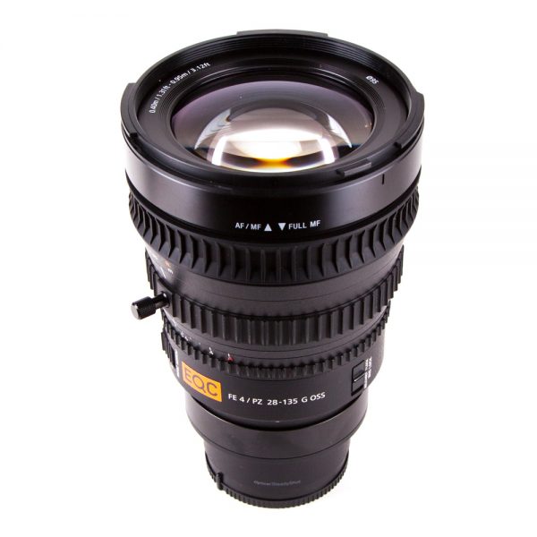 Sony FE PZ 28-135mm f/4 G OSS, Motorzoom-Objektiv mit durchgängiger Blende f/4 und 95-mm-Filtergewinde.