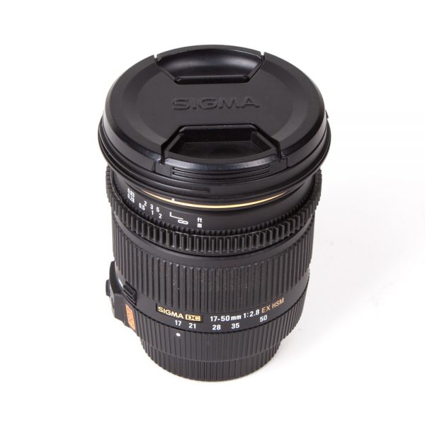 Sigma EF 24-70mm f/2.8 DG HSM Zoom-Objektiv mit durchgehender Blende f/2.8 und Canon-EF-Anschluss für Vollformat.