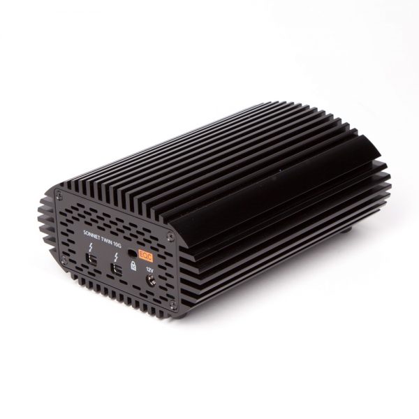 Sonnet Twin 10G Thunderbolt-2-Adapter mit zwei 10-Gigabit-Ethernet-Anschlüssen für schnelle Netzwerkverbindungen.