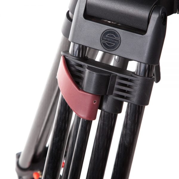 Das Sachtler Cine 7+7 HD 100mm Stativsystem nutzt einen Sachtler Speed-Lock CF HD an den Beinen.
