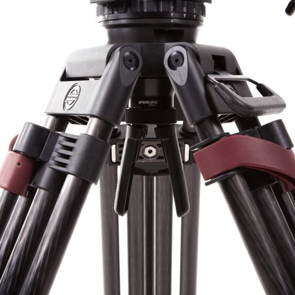Das Sachtler Cine 7+7 HD 100mm Stativsystem hat eine Sachtler Mittelspinne 100/150 für sicheren Stand.