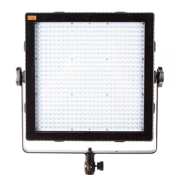 Tecpro Felloni 1x1 High Output, ein Bi-Color-LED-Panel-Set aus drei Leuchten mit stufenloser Farbtemperatur-Regelung.
