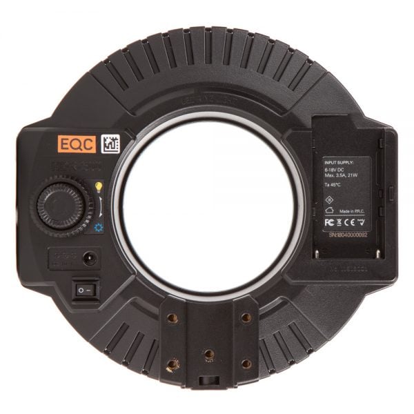 F&V R300S SE Bi-Color-Ringlicht wiegt rund 0,35 kg und eignet sich für den mobilen Einsatz.
