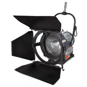 Filmgear PAR-Scheinwerfer mit 1200 W Tageslicht-HMI-Lampe und vier ausklappbaren Torblenden.