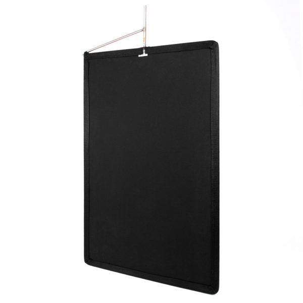 Flag 61 x 91 cm mit vollschwarzem, lichtdichtem Stoff für großflächiges Abschatten am Set.