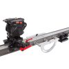 Der Fluidkopf sorgt für gleichmäßige Schwenks, während der Wagen entlang der Schiene gleitet. FloatCam Dolly Crane SD Slider mit Kamerawagen, Fluidkopf und rotem Feststellbügel.