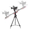 Auch im geneigten Jib-Modus bleibt die Kamera über das Gegengewichtsystem sicher balanciert. FloatCam Dolly Crane SD Slider im schräg aufgerichteten Jib-Modus mit montierter Kamera.