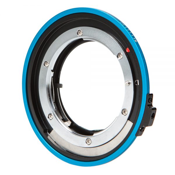 Fotodiox Pro Cine-Adapter für Nikon-F-Objektive an Canon-EF-Kameras mit blauer Kennzeichnung.