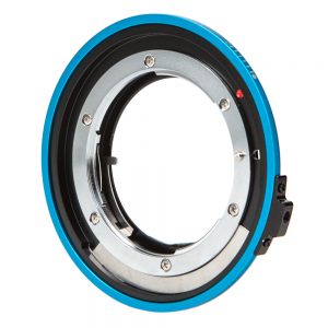 Fotodiox Pro Cine-Adapter für Nikon-F-Objektive an Canon-EF-Kameras mit blauer Kennzeichnung.
