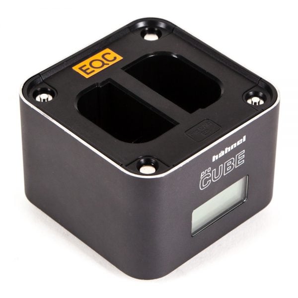Haehnel Pro Cube Dual LP-E6 Ladegerät lädt zwei Canon-Akkus gleichzeitig über Netz- oder 12-Volt-Betrieb.