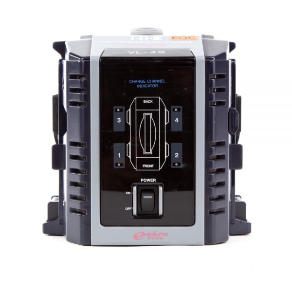 IDX VL-4S V-Mount-Ladegerät lädt vier Akkus gleichzeitig für größere Produktionen.