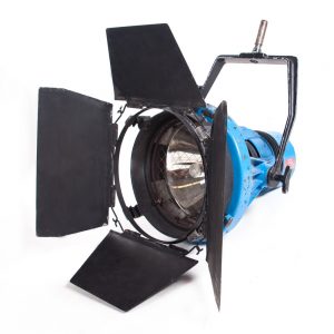 LTM HMI Cinepar 4000 Flickerfree ist ein Tageslicht-HMI-PAR-Scheinwerfer mit 4000 Watt Leistung.