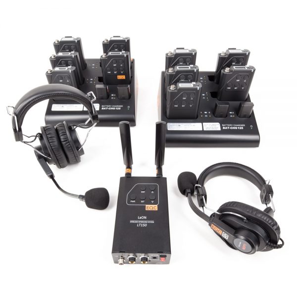 LaON LT150 Intercom-Basisstation im Systemverbund mit Beltpacks und zwei Kopfhörer-Headsets.