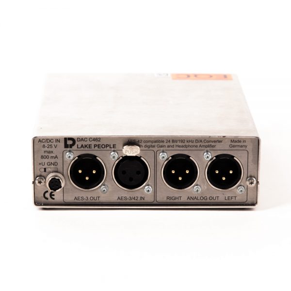 Lake People DAC C462 AES42-Wandler mit AES3-Ausgang und symmetrischen Analog-XLR-Ausgängen an der Rückseite.