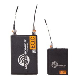 Lectrosonics UCR511 Empfänger mit UM500 Taschensender, beide mit aufgesteckten Antennen.