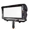 Schützt das Gemini-2x1-Panel bei Außeneinsätzen vor Staub und Feuchtigkeit, inklusive Originalverpackung. Litepanels Regenschutz für das Gemini 2x1 LED-Softpanel mit transparentem Sichtfenster aus PVC.