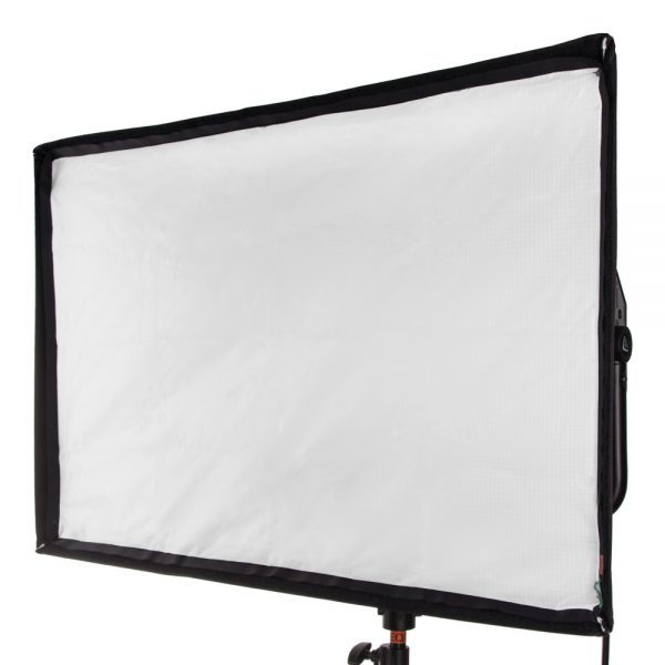 Litepanels Gemini 2x1 RGB LED Soft Panel mit RGBWW-Farbmischung und CRI 97 bei Tageslicht.
