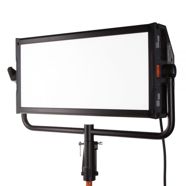 Litepanels Gemini 2x1 RGB LED Soft Panel mit RGBWW-Farbmischung und CRI 97 bei Tageslicht.
